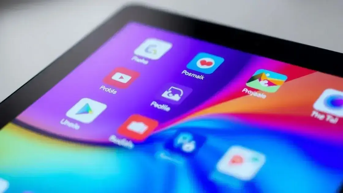 Qualidade de tela de tablet, mostrando cores vibrantes e gráficos nítidos.
